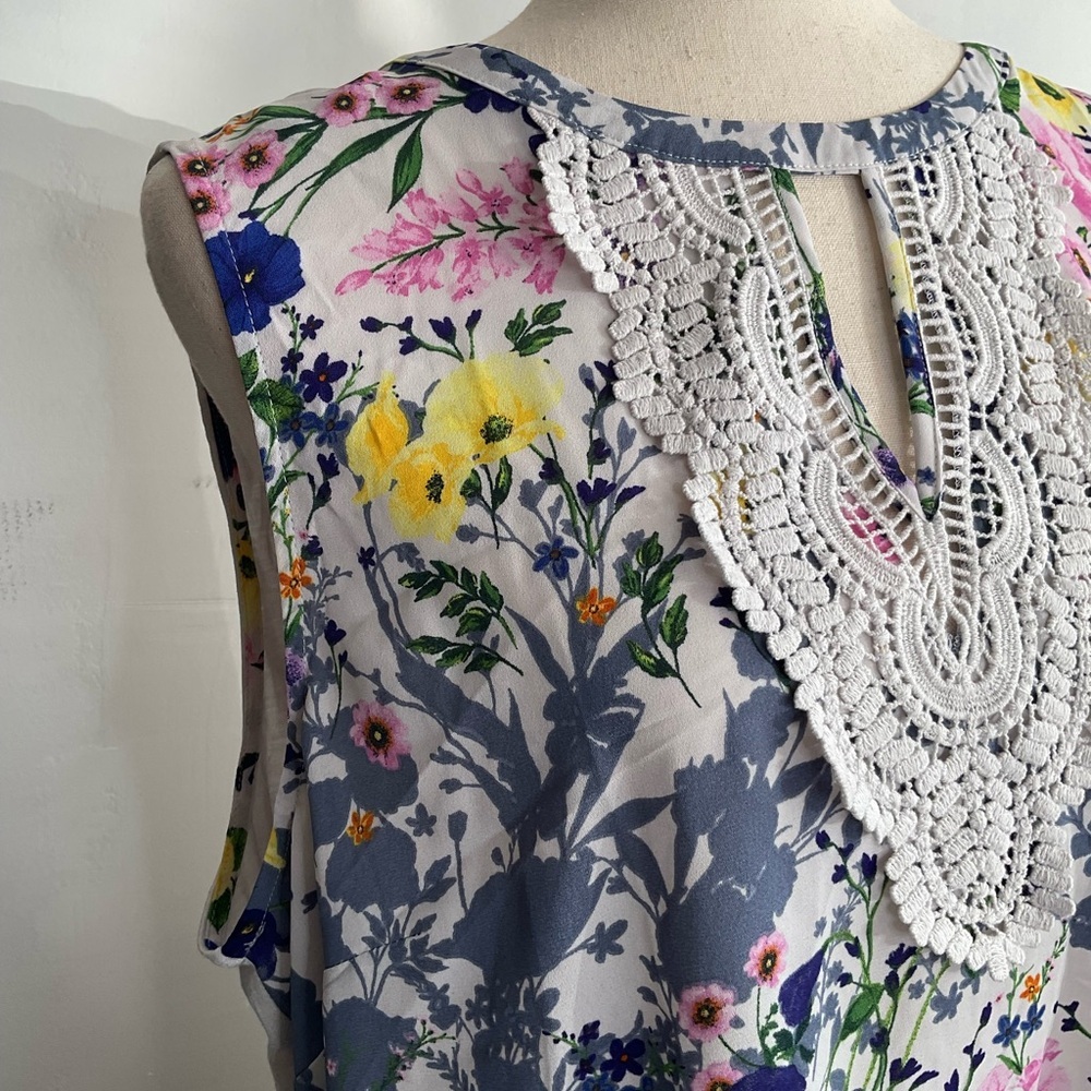 Daniel Rainn White Floral Crochet-Trim Tank Top with Yellow & Blue Flowers